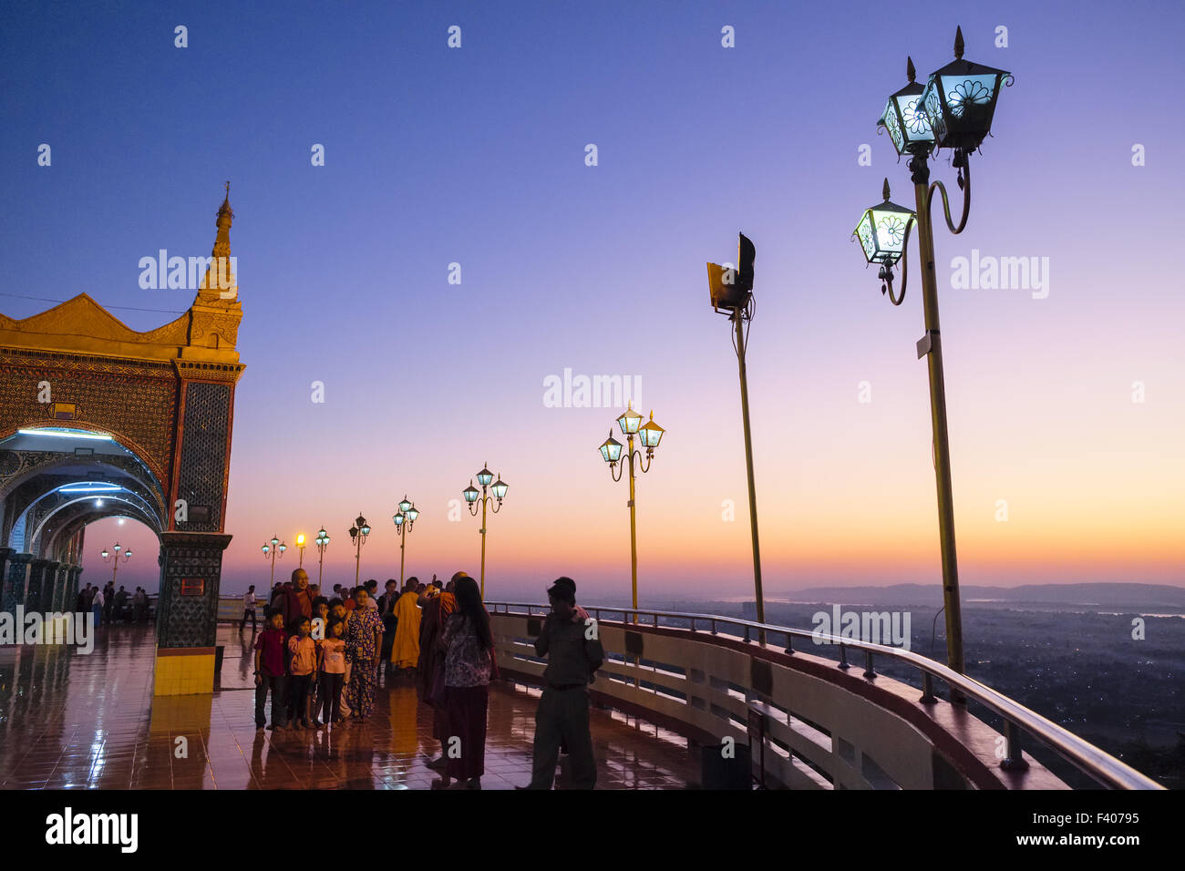 Pagoda Sutaungpyei, Mandalay Hill, Myanmar Foto Stock