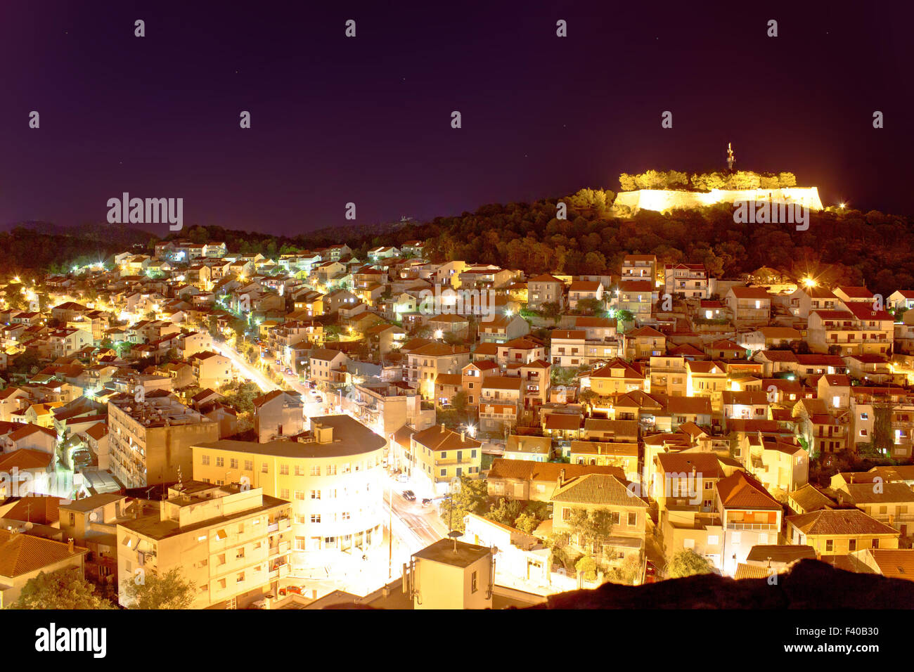 Adriatico città di Sibenik vista notturna Foto Stock