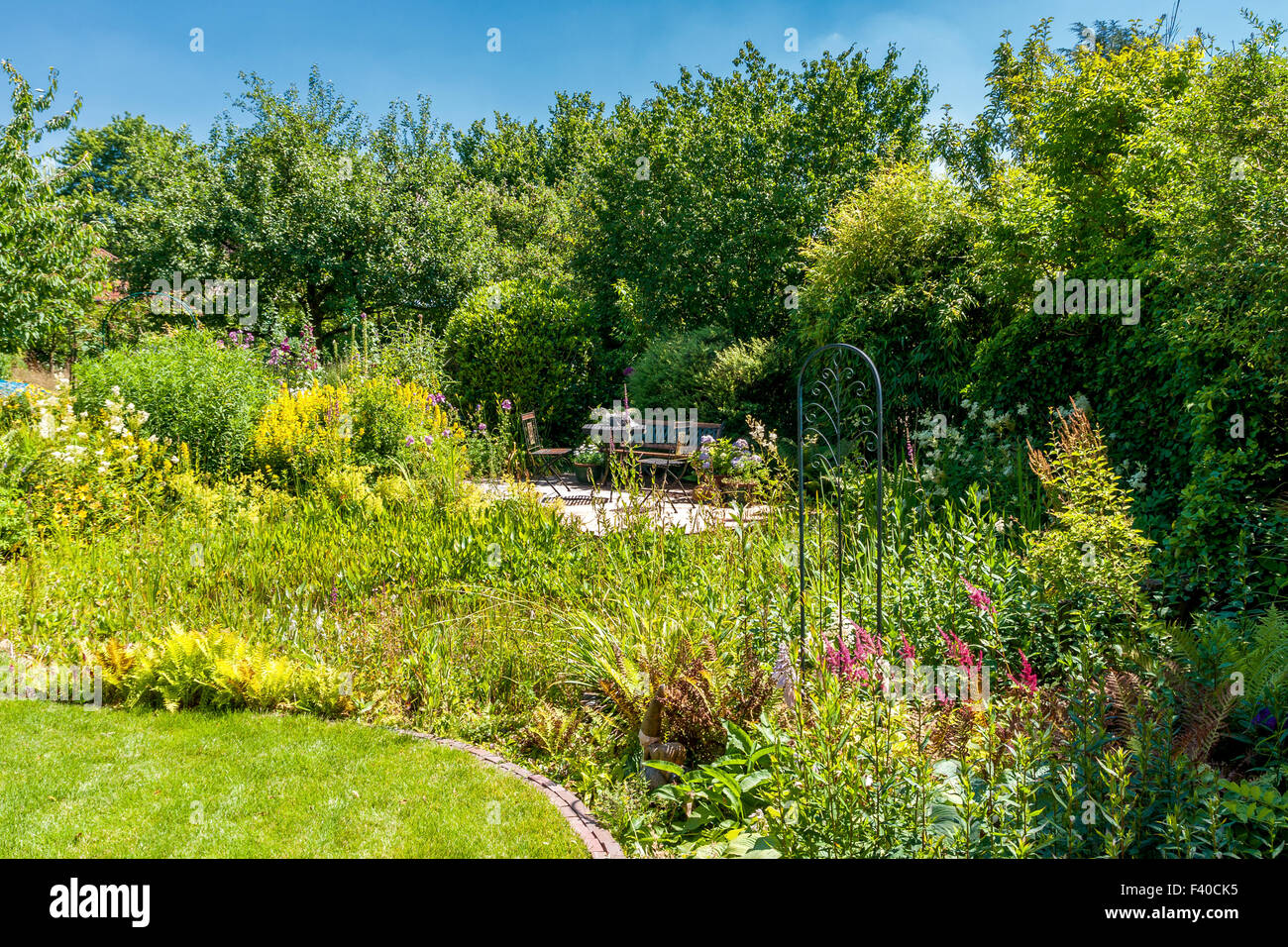 Giardino Naturale design in estate Foto Stock