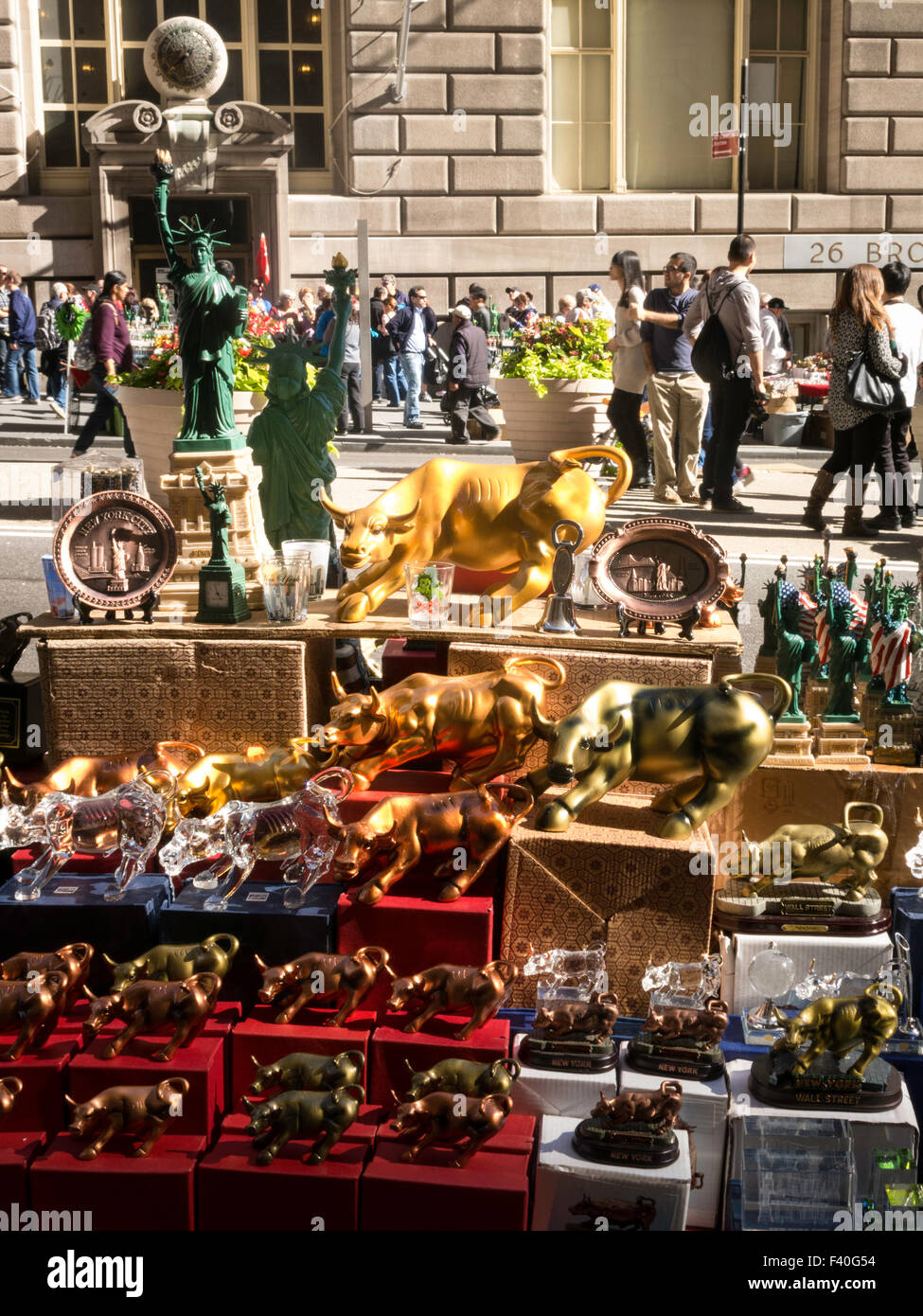 Stand di souvenir a Wall Street, New York, Stati Uniti d'America Foto Stock