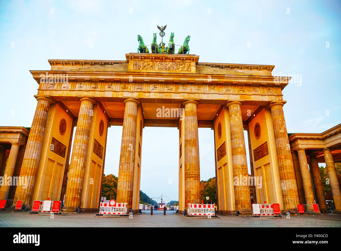 La porta di Brandeburgo a Berlino, Germania Foto Stock