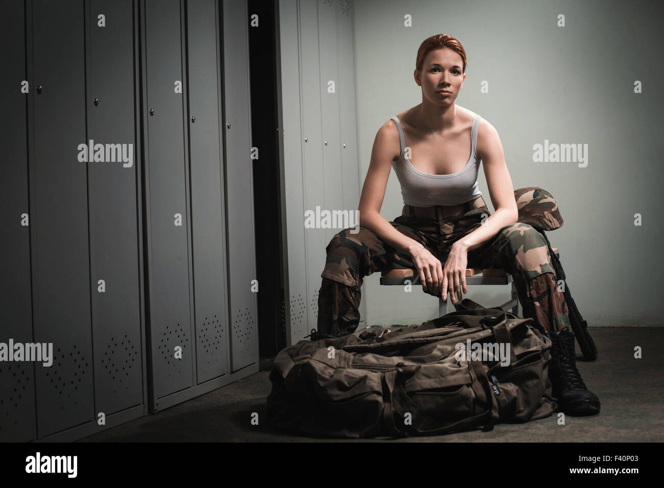 Donna militare a spogliatoio Foto Stock