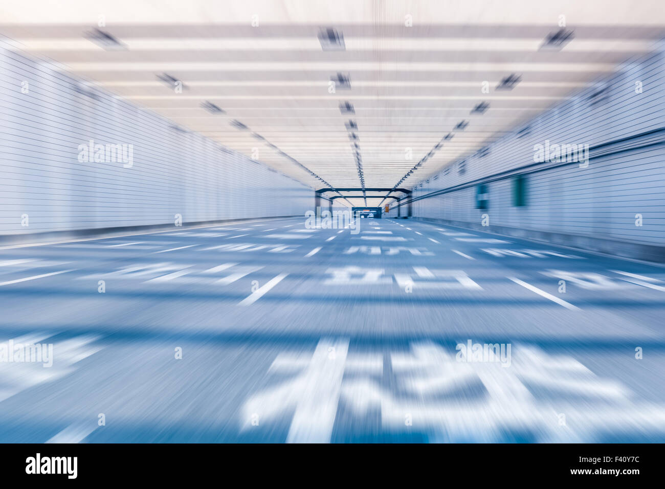 Aeroporto Autostrada tunnel Foto Stock