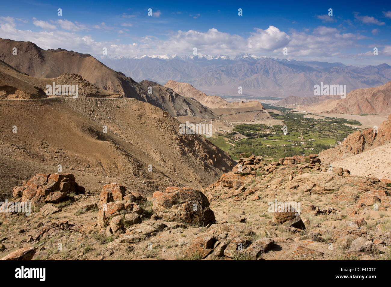 India, Jammu e Kashmir, Ladakh Leh periferia al di sotto di route di Khardung La, la più alta del mondo strada motorable Foto Stock