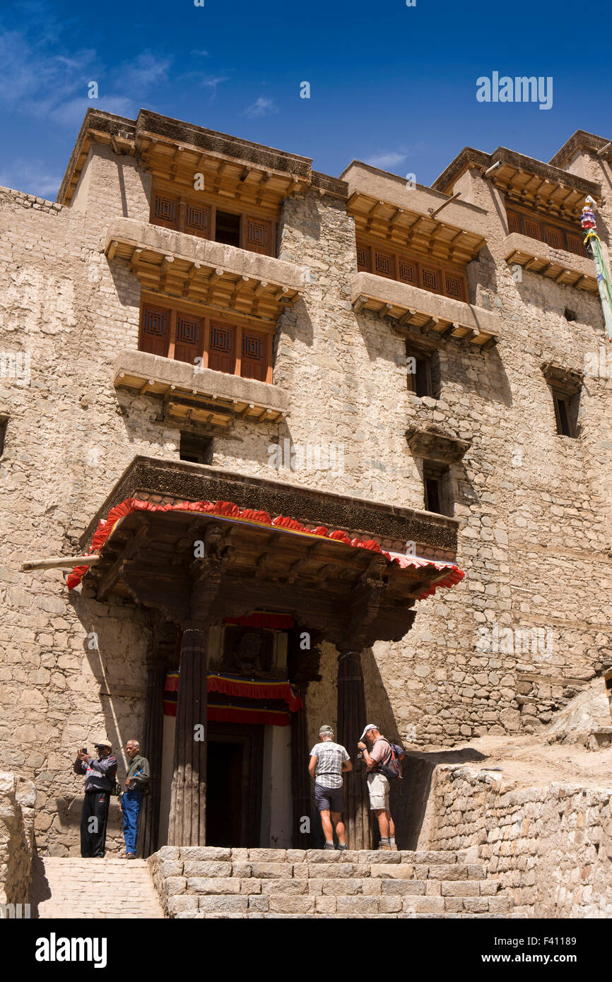 India, Jammu e Kashmir, Ladakh Leh Palace portone d'ingresso e scolpito tettoia in legno Foto Stock