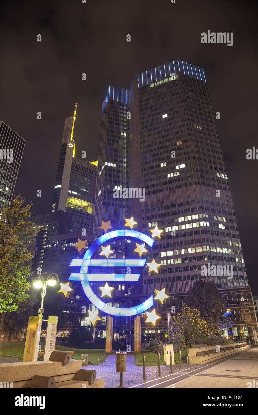 Simbolo dell'euro a Francoforte, Germania Foto Stock