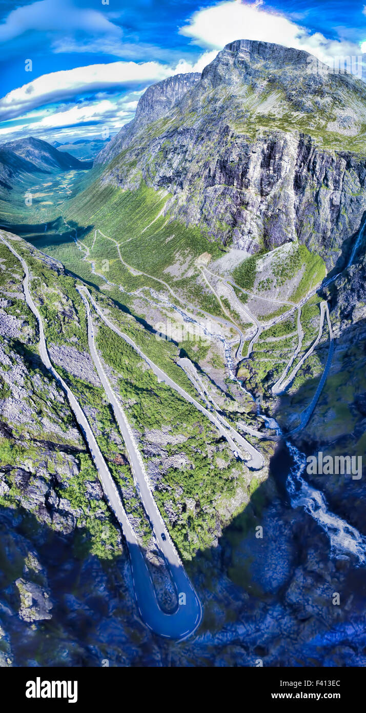 Vista aerea del Trollstigen, famosa serpentine strada di montagna in Norvegia Foto Stock