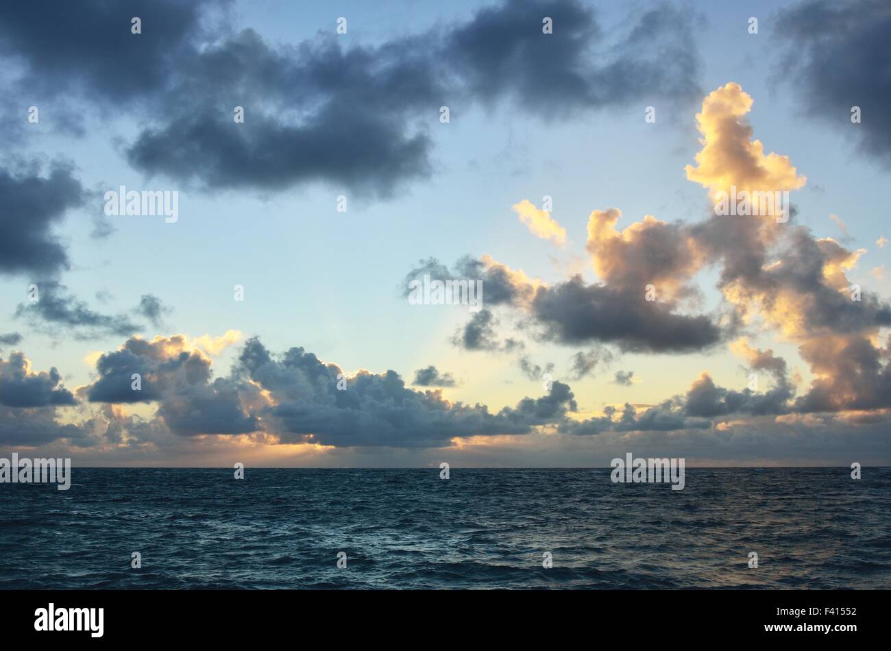 Scena al tramonto nei Caraibi Foto Stock