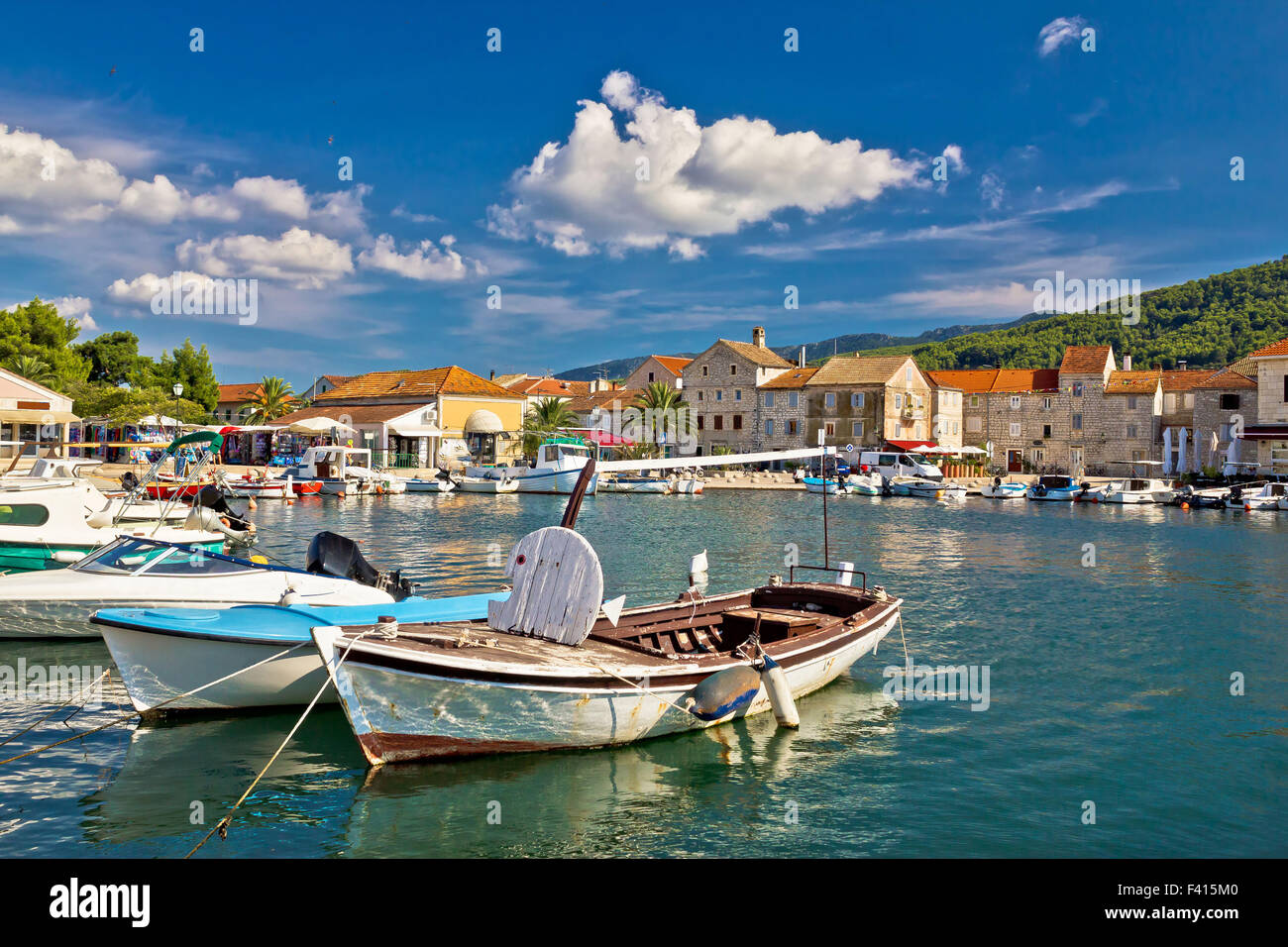 Vecchie barche di legno a Stari Grad Foto Stock