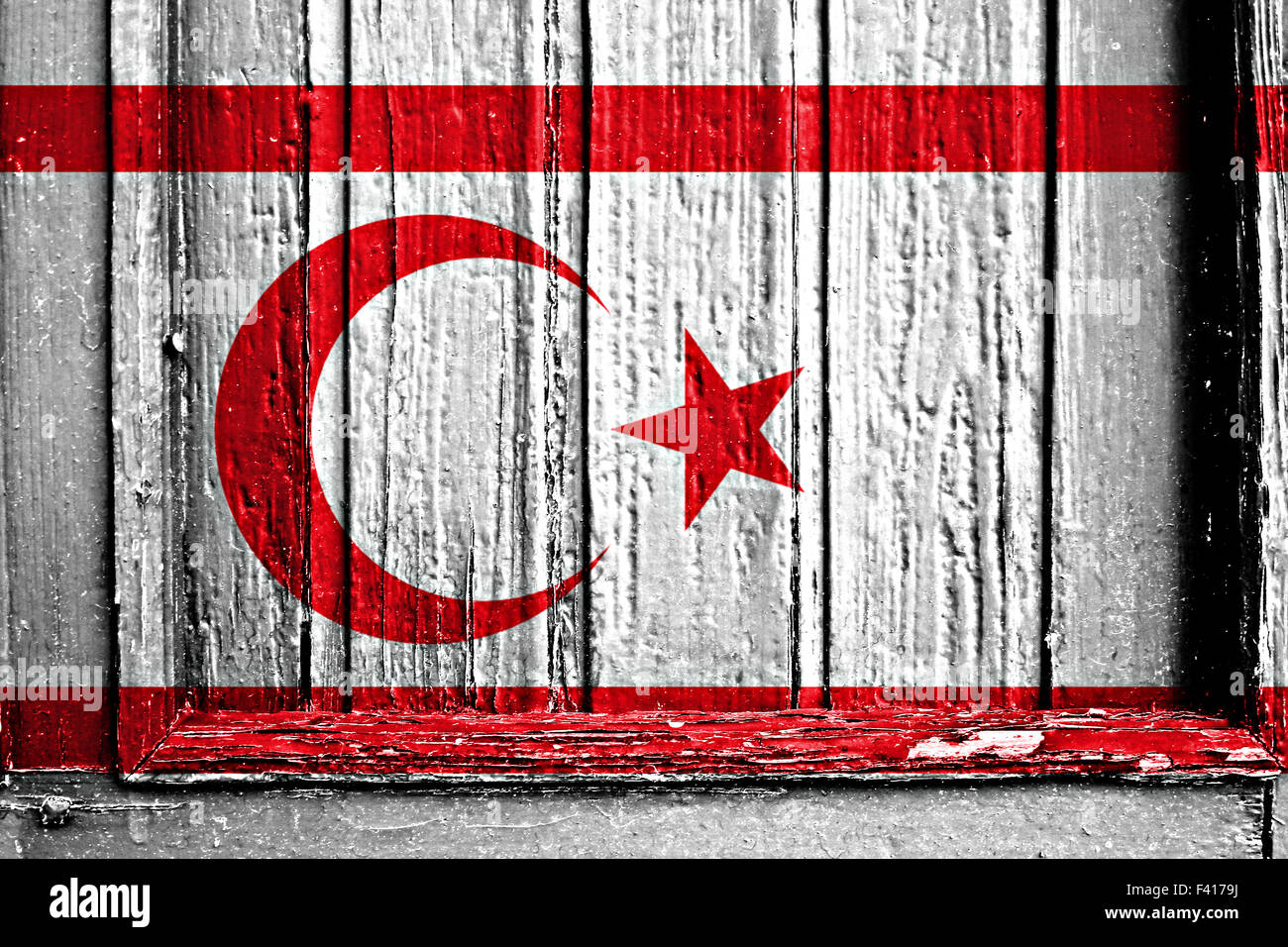 La parte settentrionale di Cipro bandiera dipinta sul telaio in legno Foto Stock