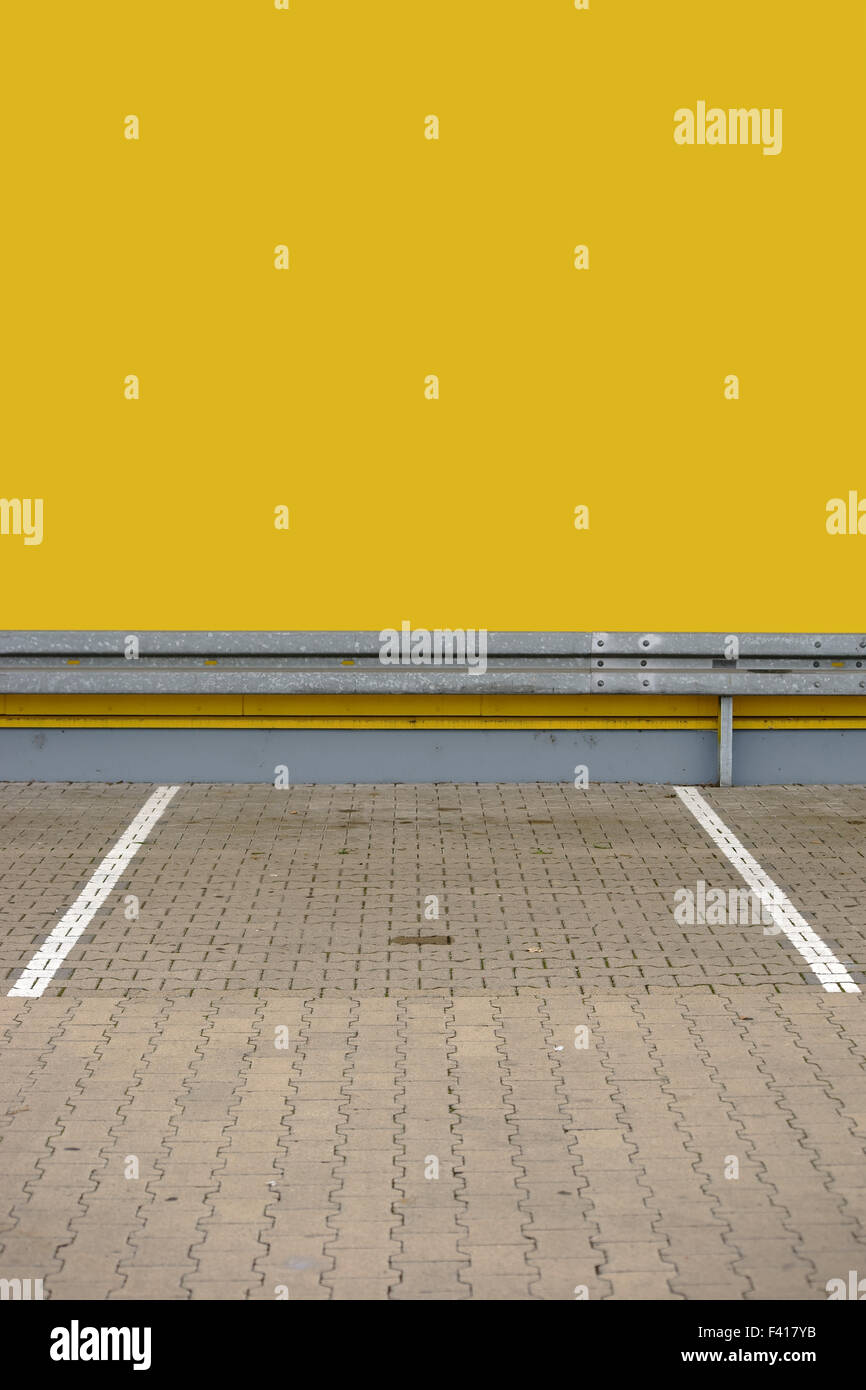 Parcheggio con barriera di sicurezza Foto Stock