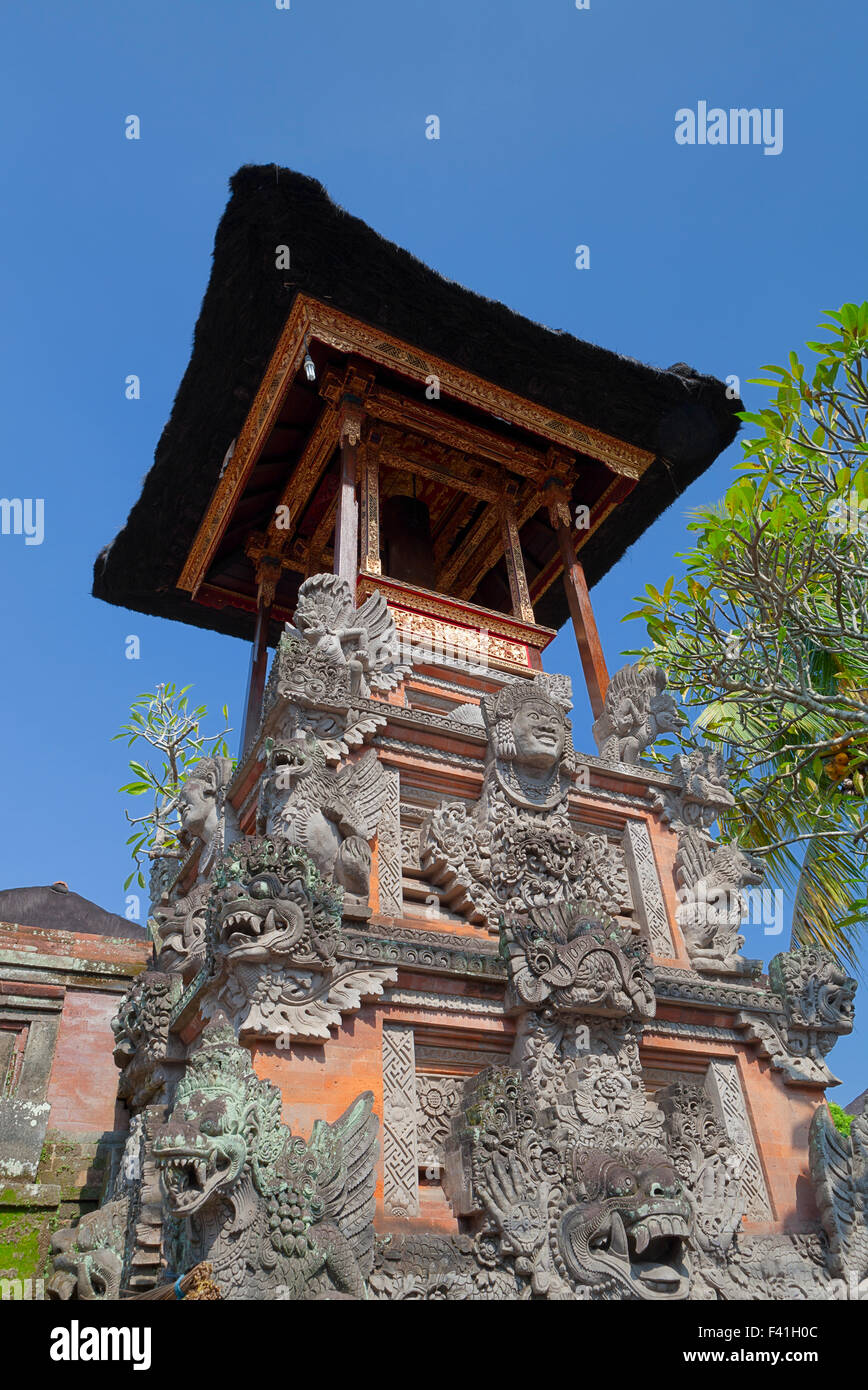 Design Balinese campanile o Kul Kul tower, Pura Padang Kerta tempio, Ubud, Bali, Indonesia Foto Stock
