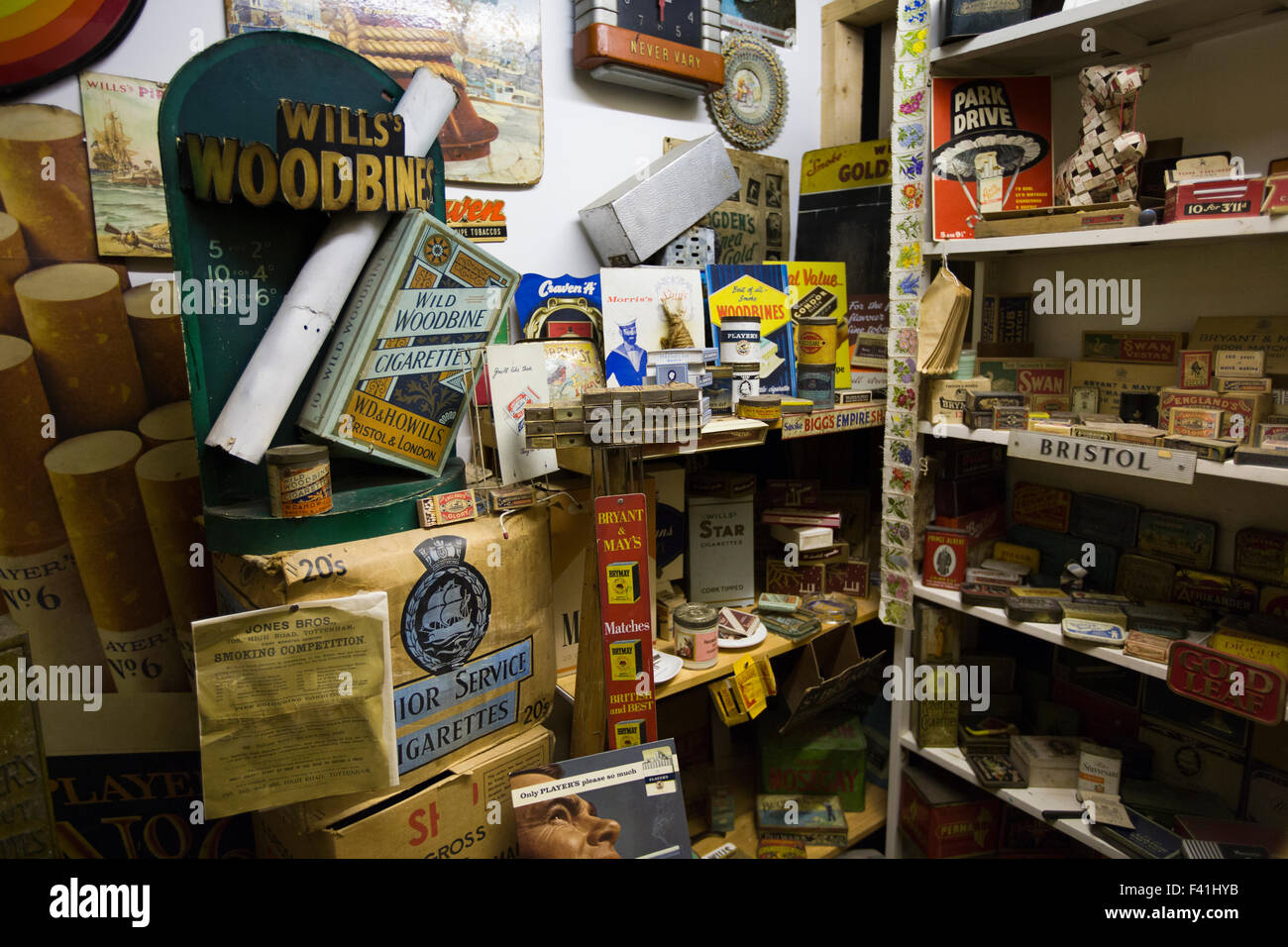 Regno Unito, Inghilterra, Shropshire, craven arms, Market Street Terra di contenuto perso museum, fumatori presentano Foto Stock