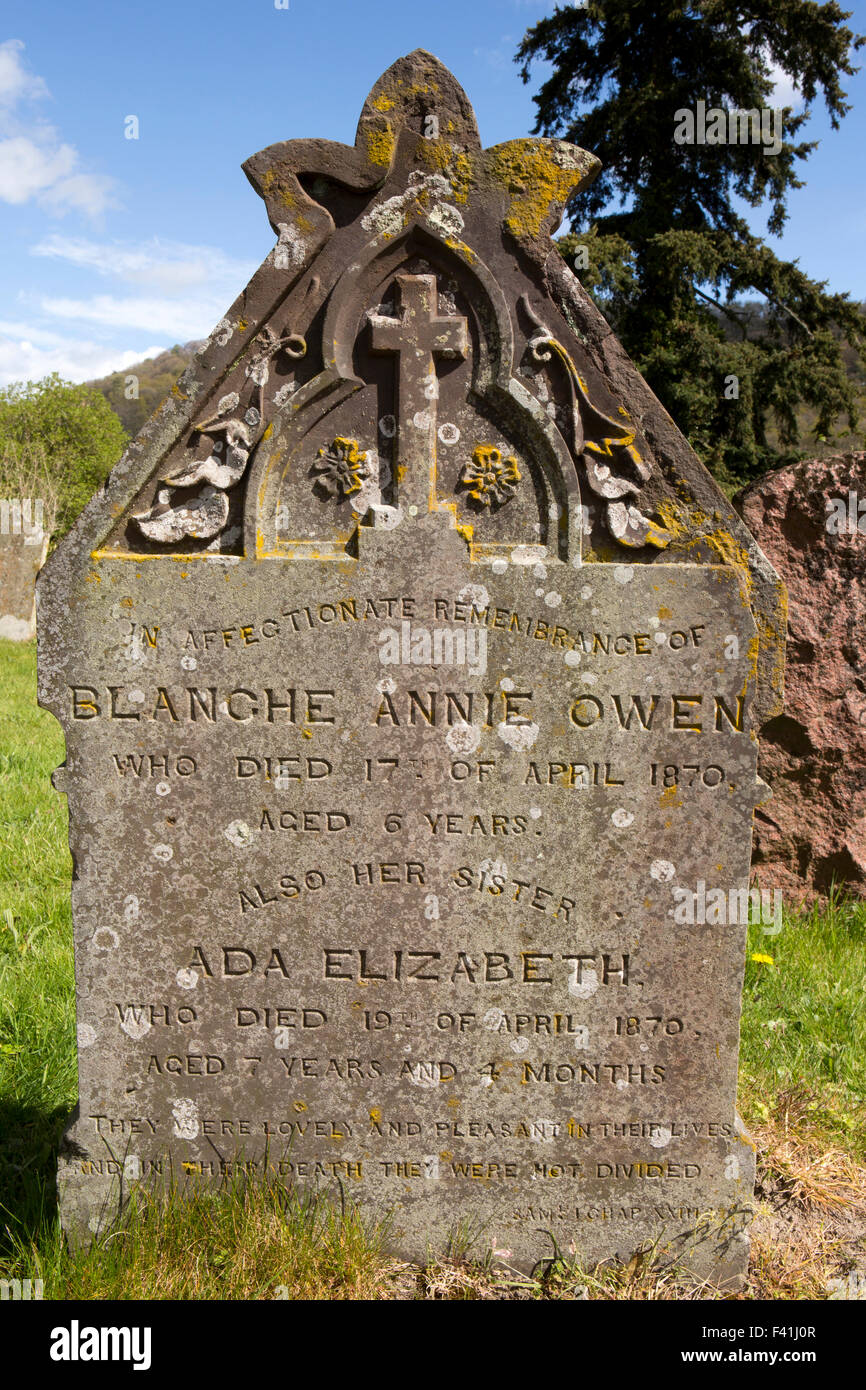 Regno Unito, Inghilterra, Shropshire, craven arms, Stokesay, la mortalità infantile, la tomba di due giovani figli che sono morti due giorni di distanza Foto Stock