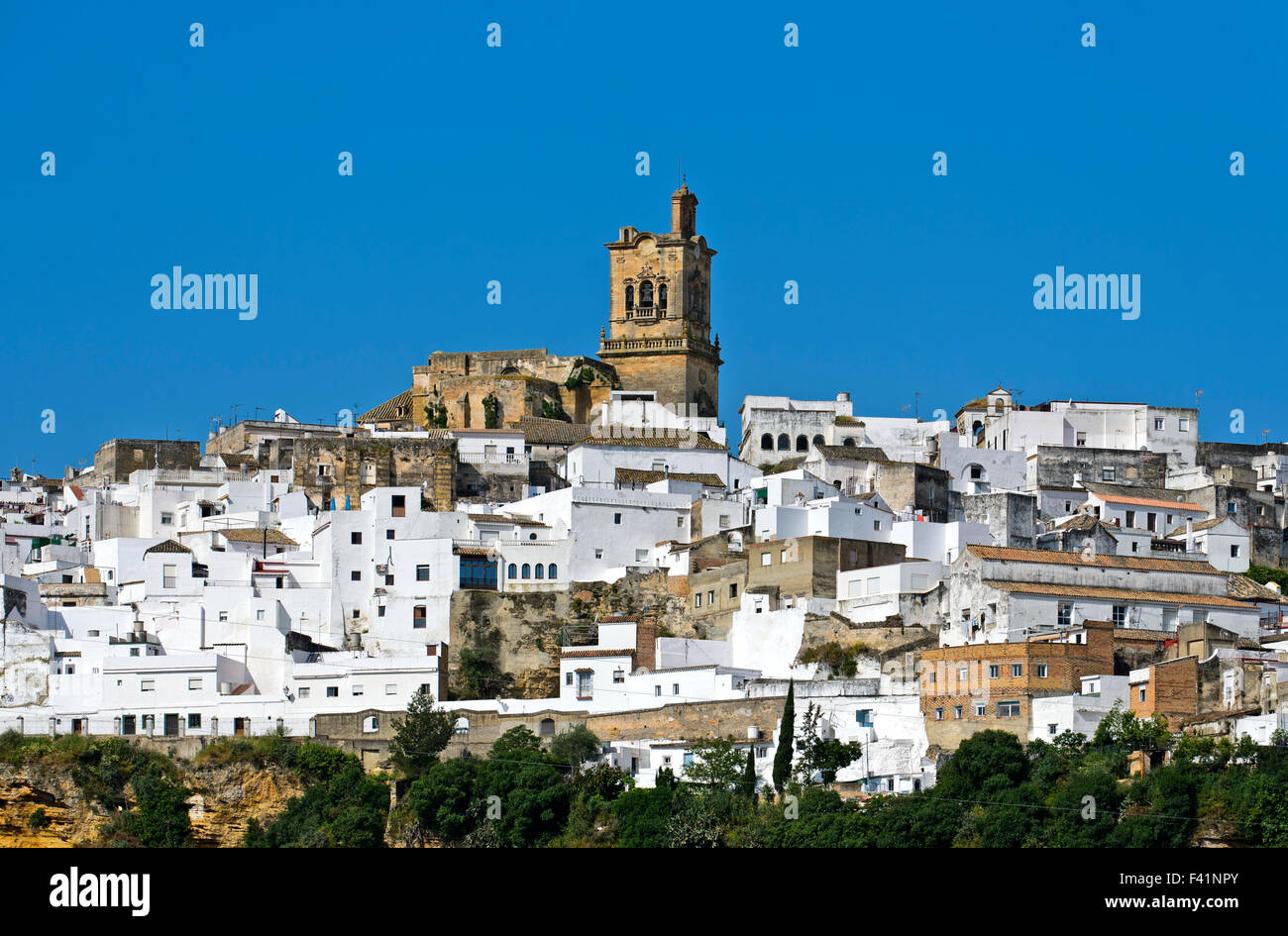Chiesa di San Pedro, la città bianca o Pueblo Blanco, Arcos de la Frontera, Andalusia, Spagna Foto Stock