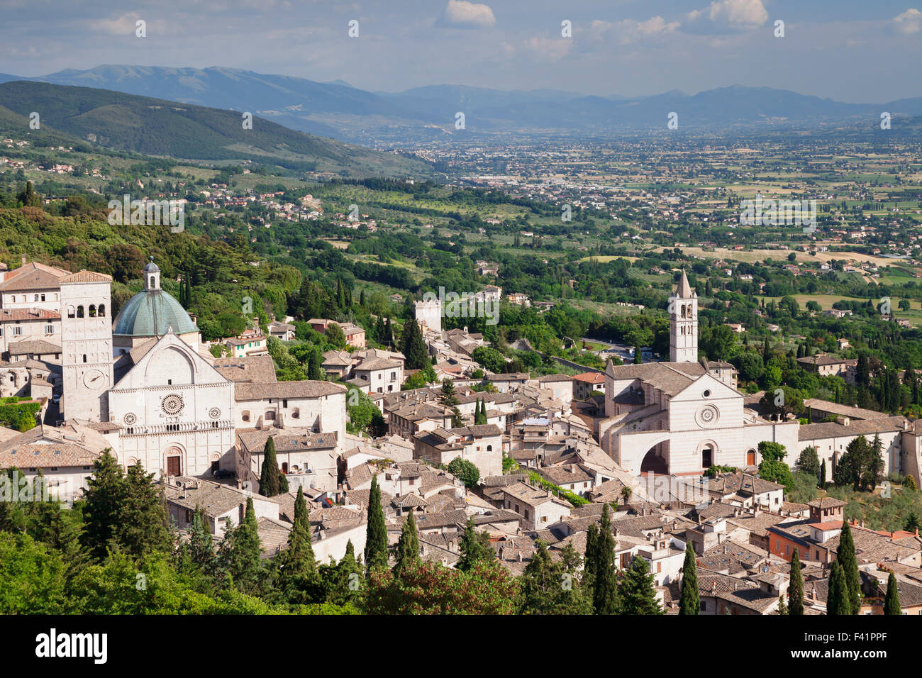 Vista sulla città, Cattedrale di San Rufino e Chiesa di Santa Chiara di Assisi, Provincia di Perugia, Umbria, Italia Foto Stock