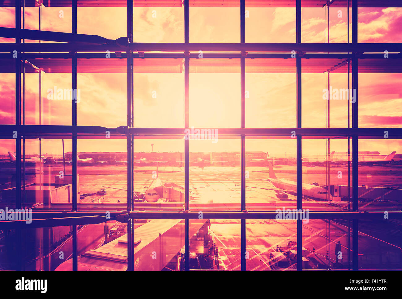 Vintage immagine filtrata di un aeroporto, trasporto e business travel concept. Foto Stock