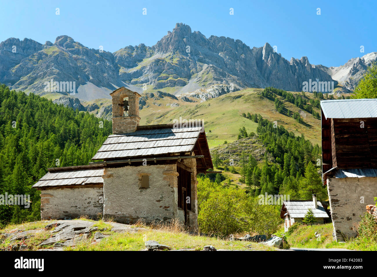 Vecchia Cappella della montagna nella valle di Clarée, sulle Alpi francesi, Francia Foto Stock