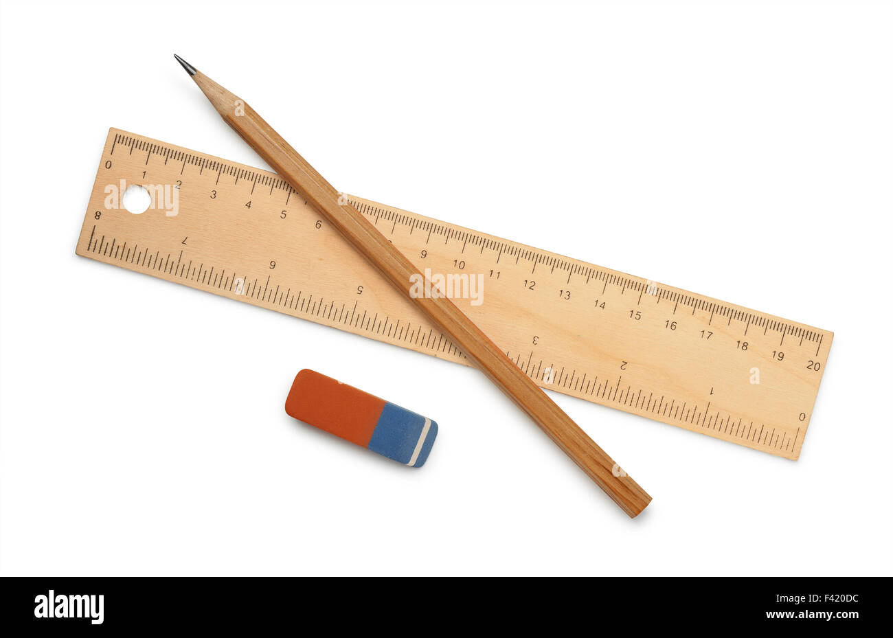 Righello, matita e eraser isolato su bianco Foto Stock