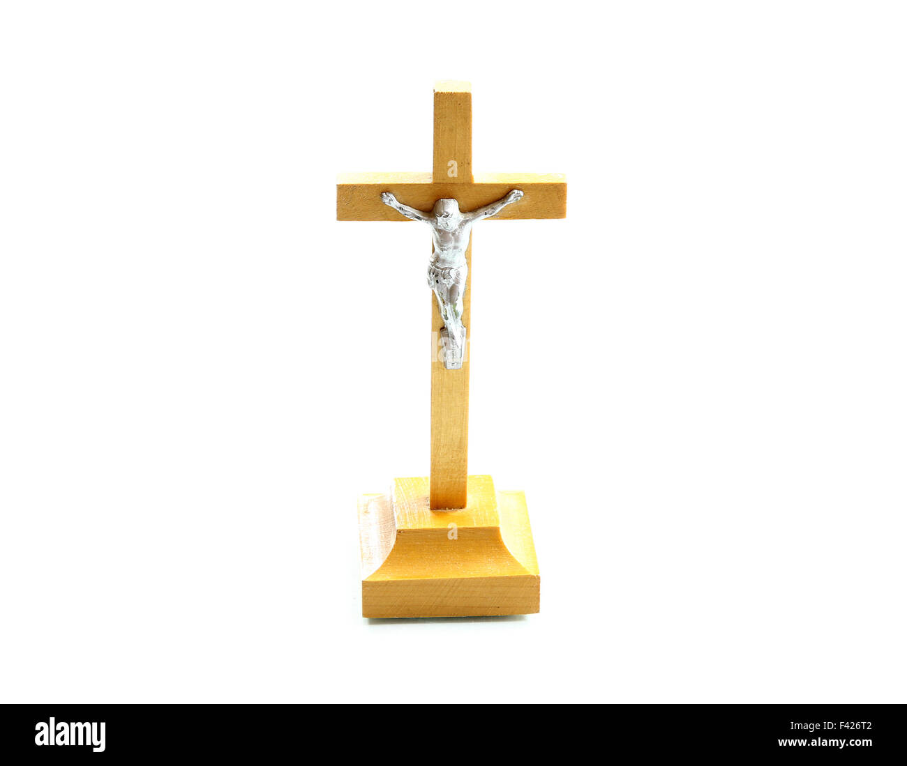 Molto semplice di legno santo crocifisso Gesù Cristo sulla croce lo sfondo bianco Foto Stock