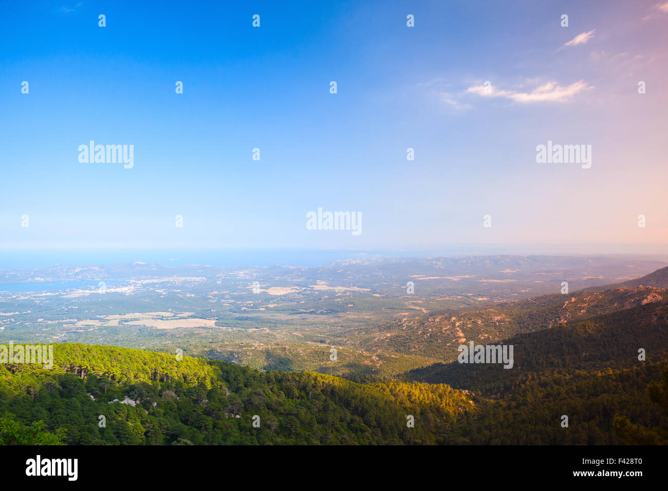 Wild il paesaggio costiero della Corsica, Francia Foto Stock