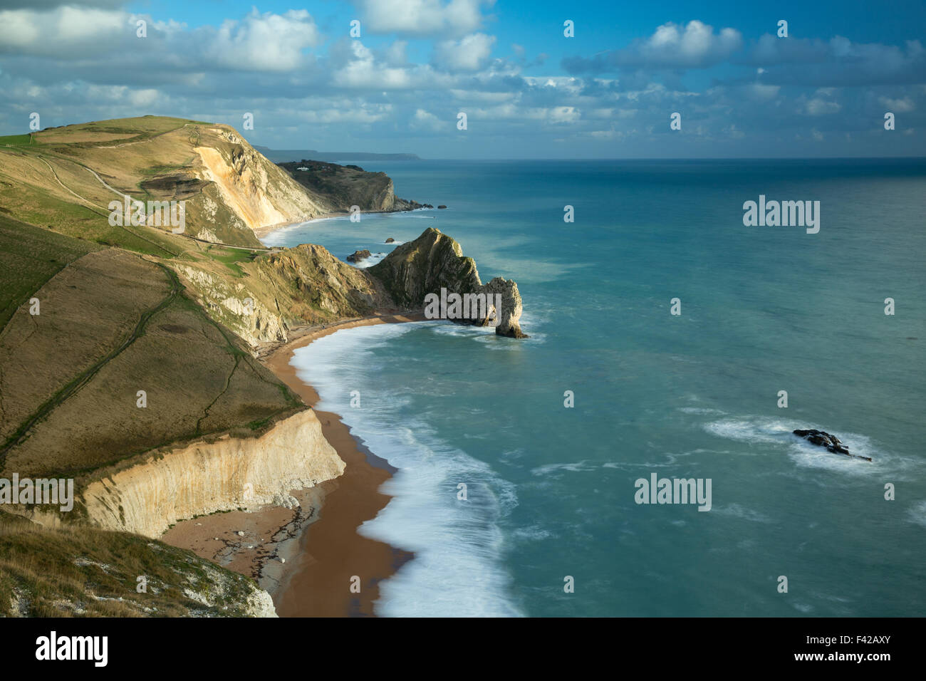 Durdle porta e la Jurassic Coast da Bat la testa, Dorset, England, Regno Unito Foto Stock