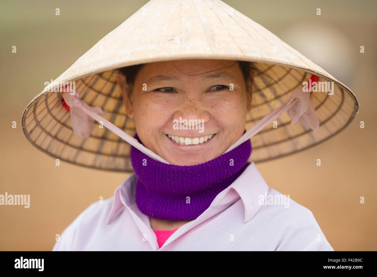 Una donna, nr Phong Nha, Quảng Bình Provincia, Vietnam Foto Stock
