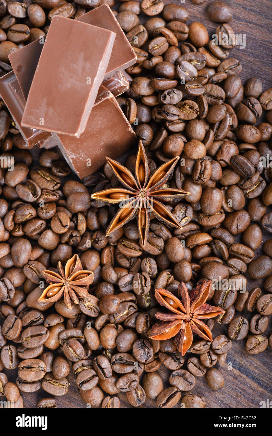 Il cioccolato, i chicchi di caffè e anice Foto Stock