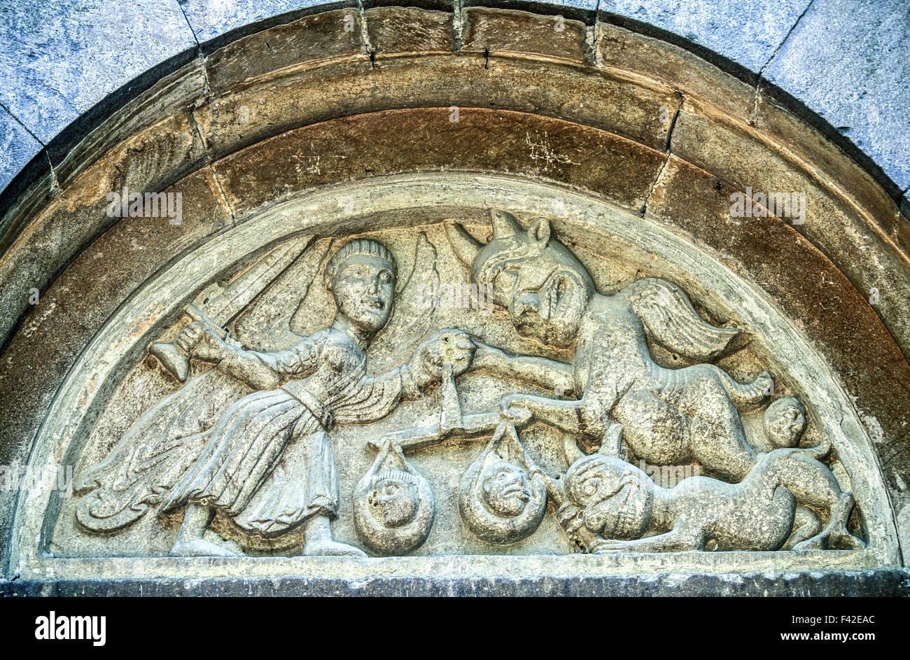 Emilia Romagna Talignano Pieve di San Biagio di rilievo sul portale Foto Stock