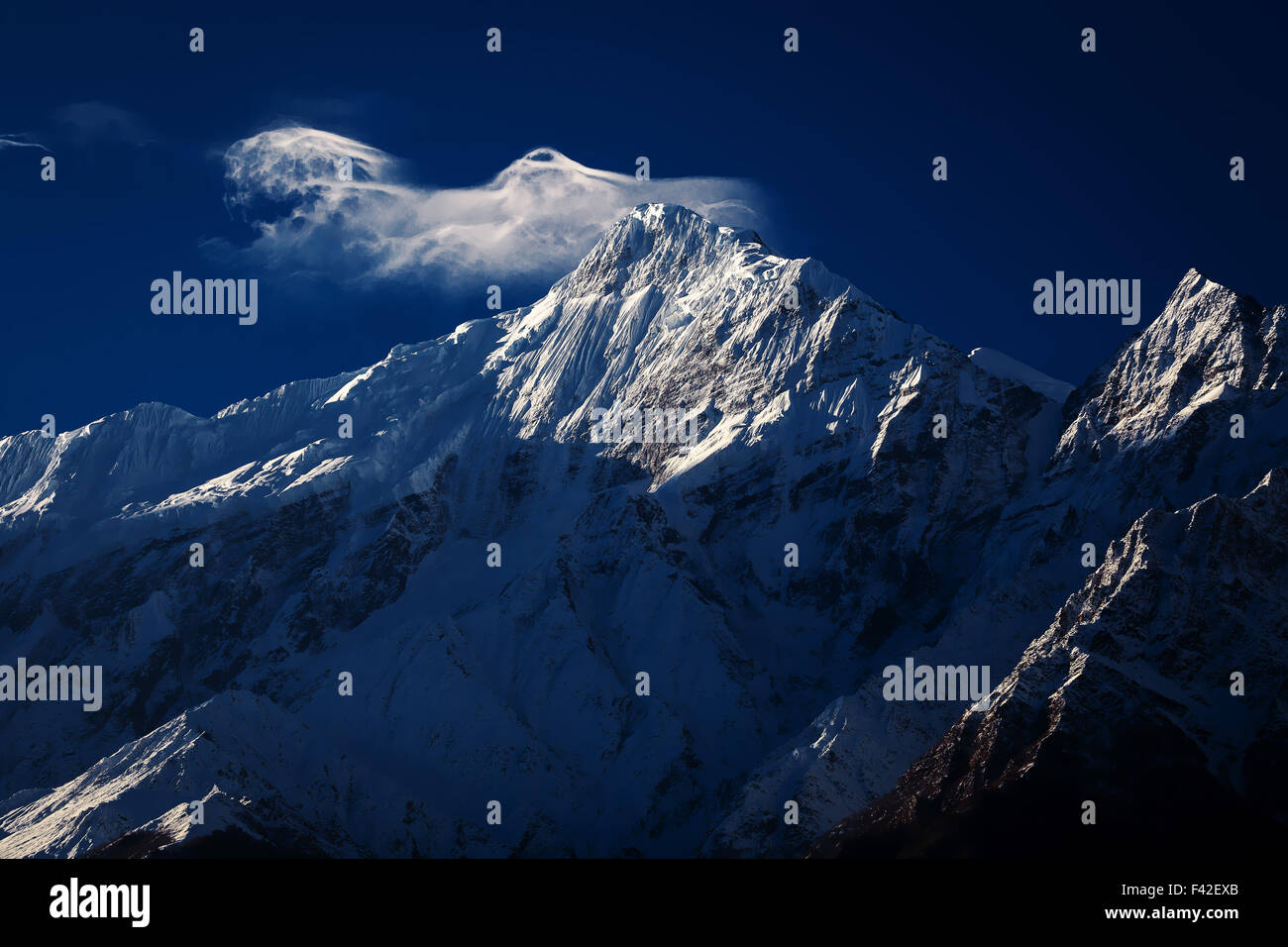 Il Nigiri, vista dal villaggio Jomsom. Circuito di Annapurna trek. Mustang. Il Nepal. Foto Stock
