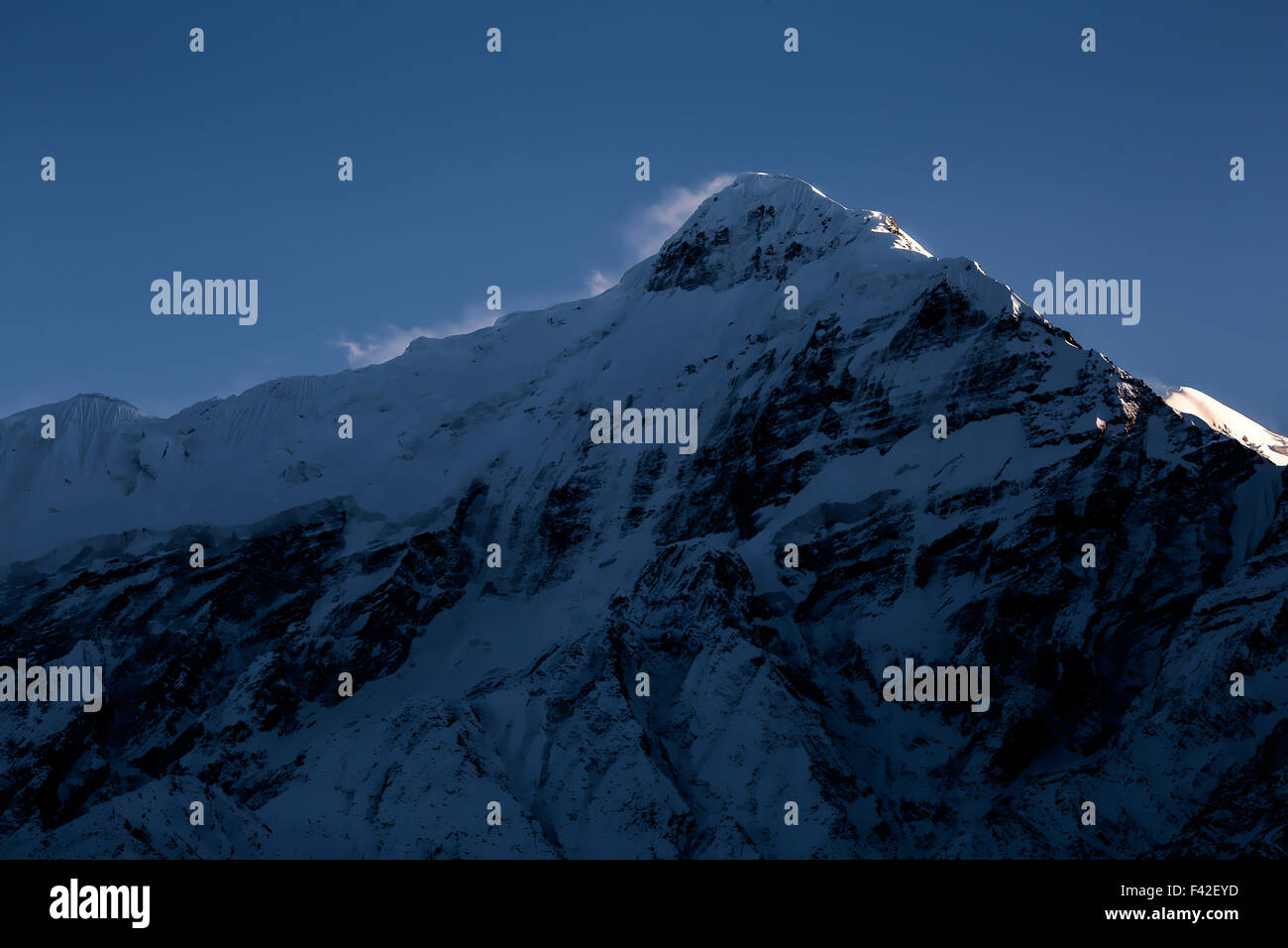 Vista del massiccio di Annapurna da Jomsom village. Circuito di Annapurna trek. Mustang. Il Nepal. Foto Stock