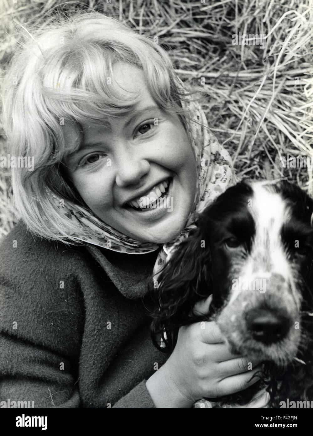 HAYLEY MILLS attrice inglese rilassante durante le riprese di 'fischio giù il vento' nel 1961. Foto Tony Gale Foto Stock