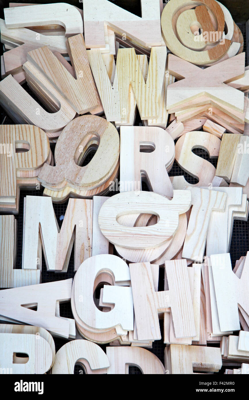 Tutte le lettere dell'alfabeto scolpito in legno Foto Stock