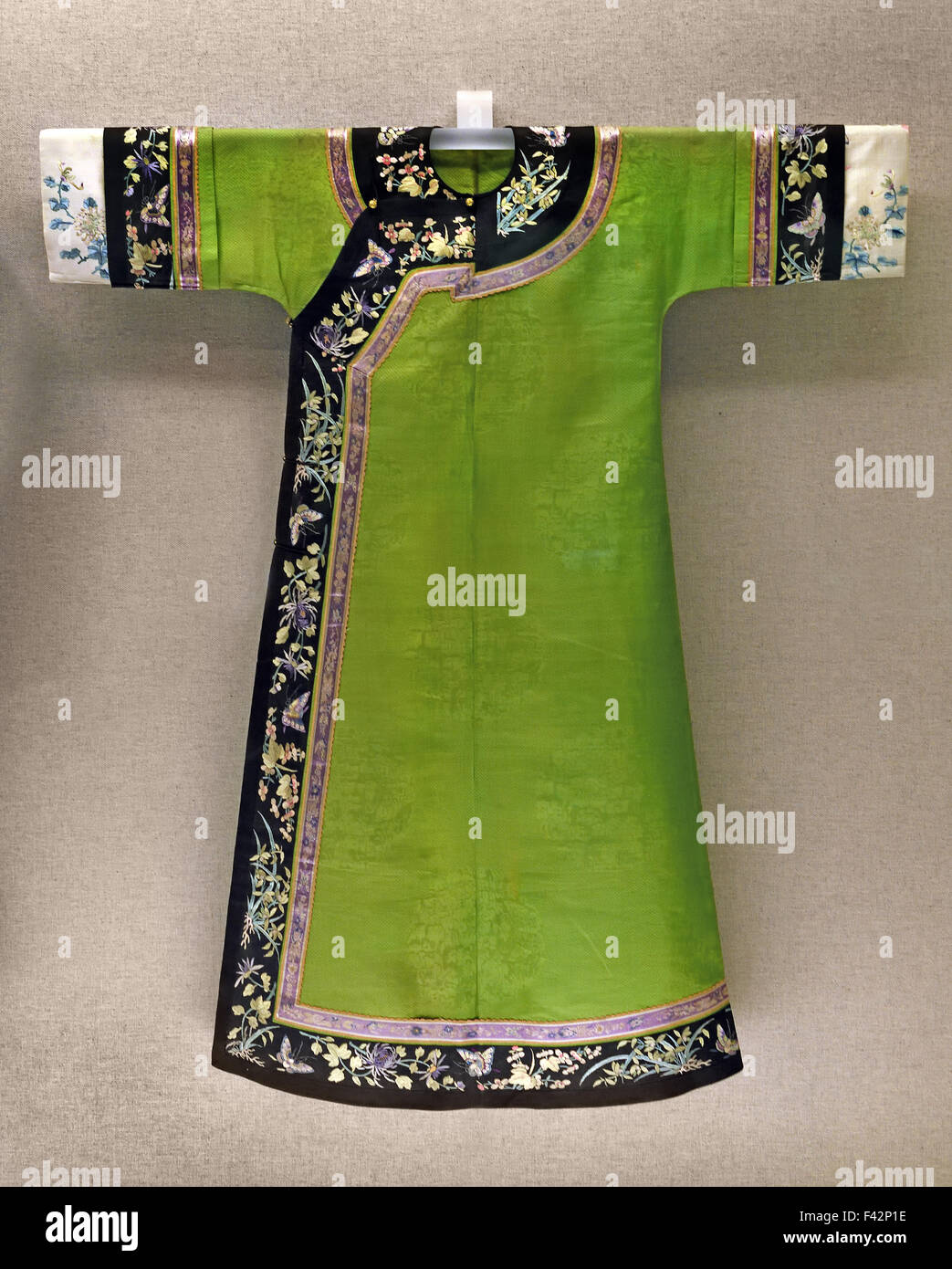 La garza verde cheongsam - mancesi dinastia Qing (1644-1911) al Museo di Shanghai di Antica Arte Cinese Cina Foto Stock