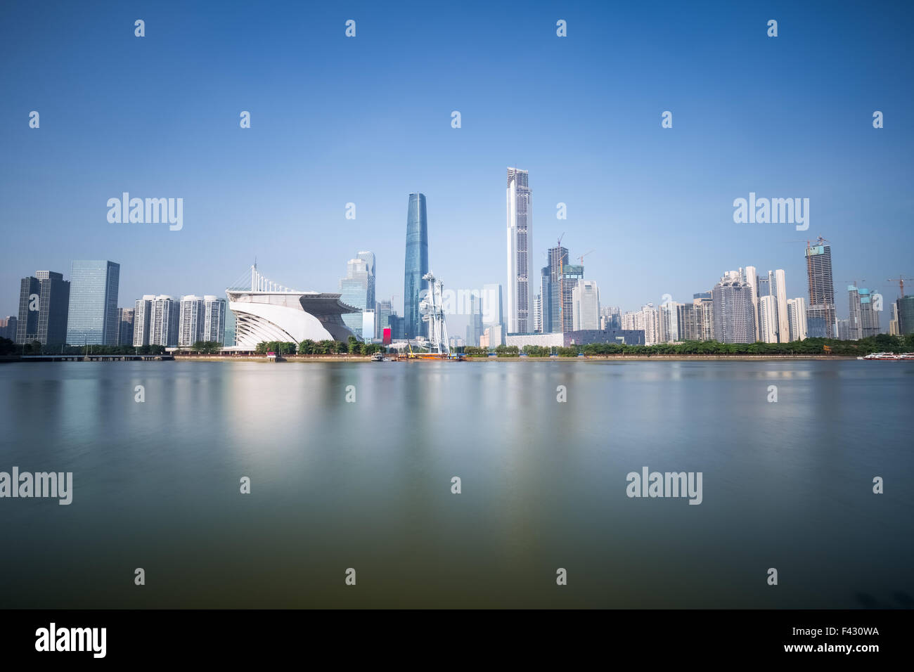 Guangzhou skyline di Pearl riverside Foto Stock