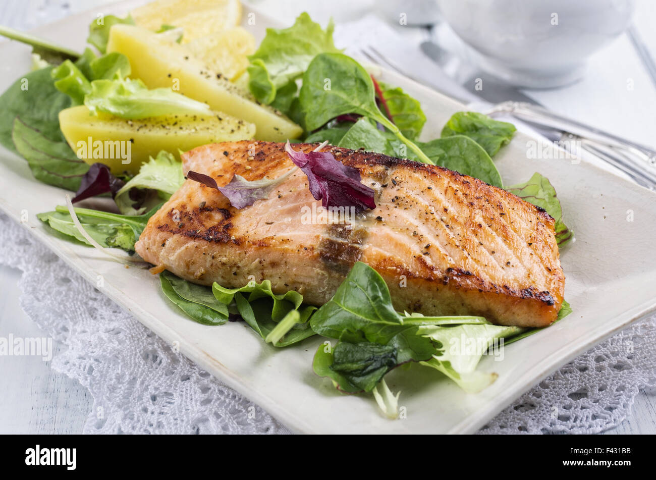 Filetto di salmone alla griglia Foto Stock