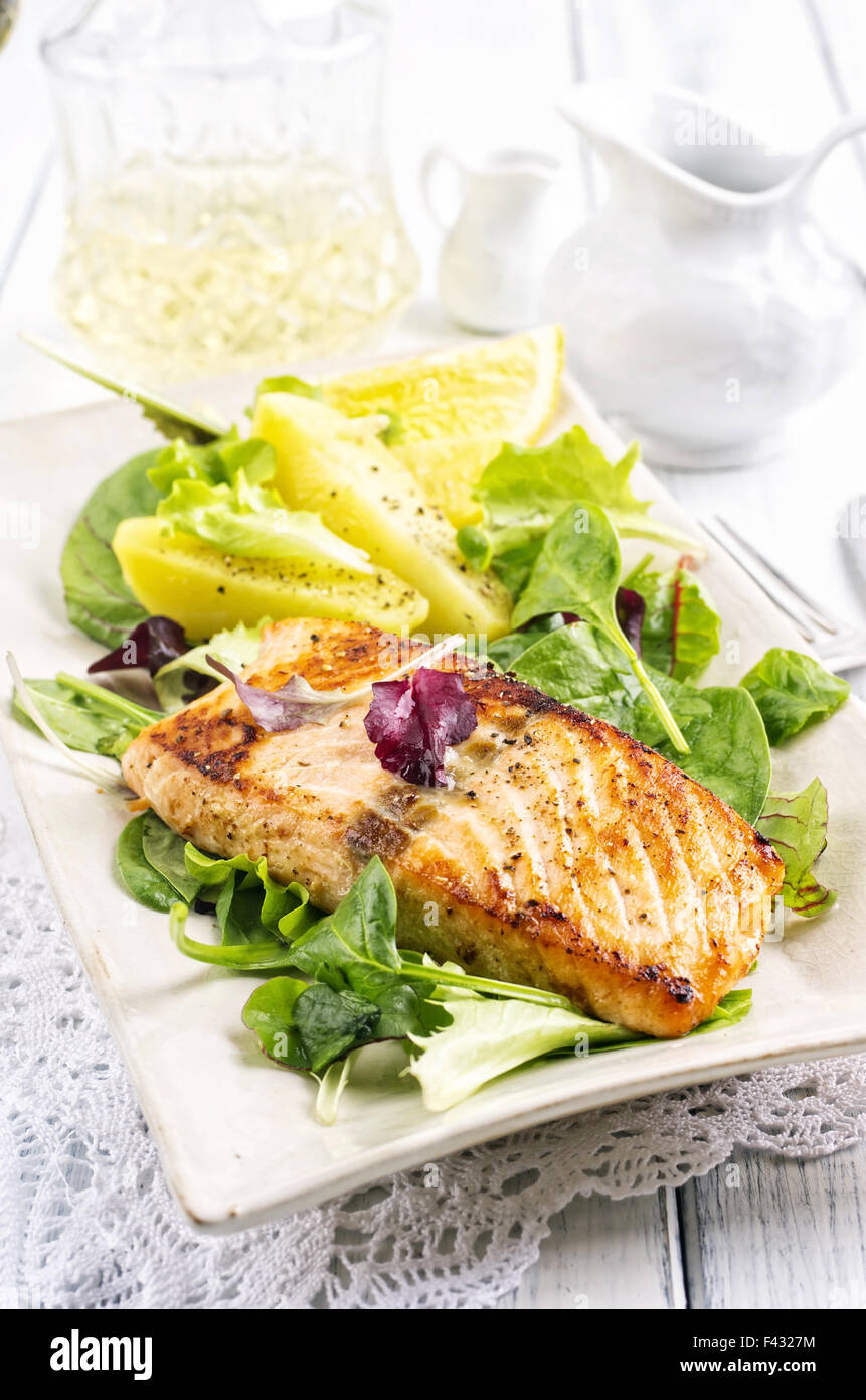 salmone alla griglia Foto Stock
