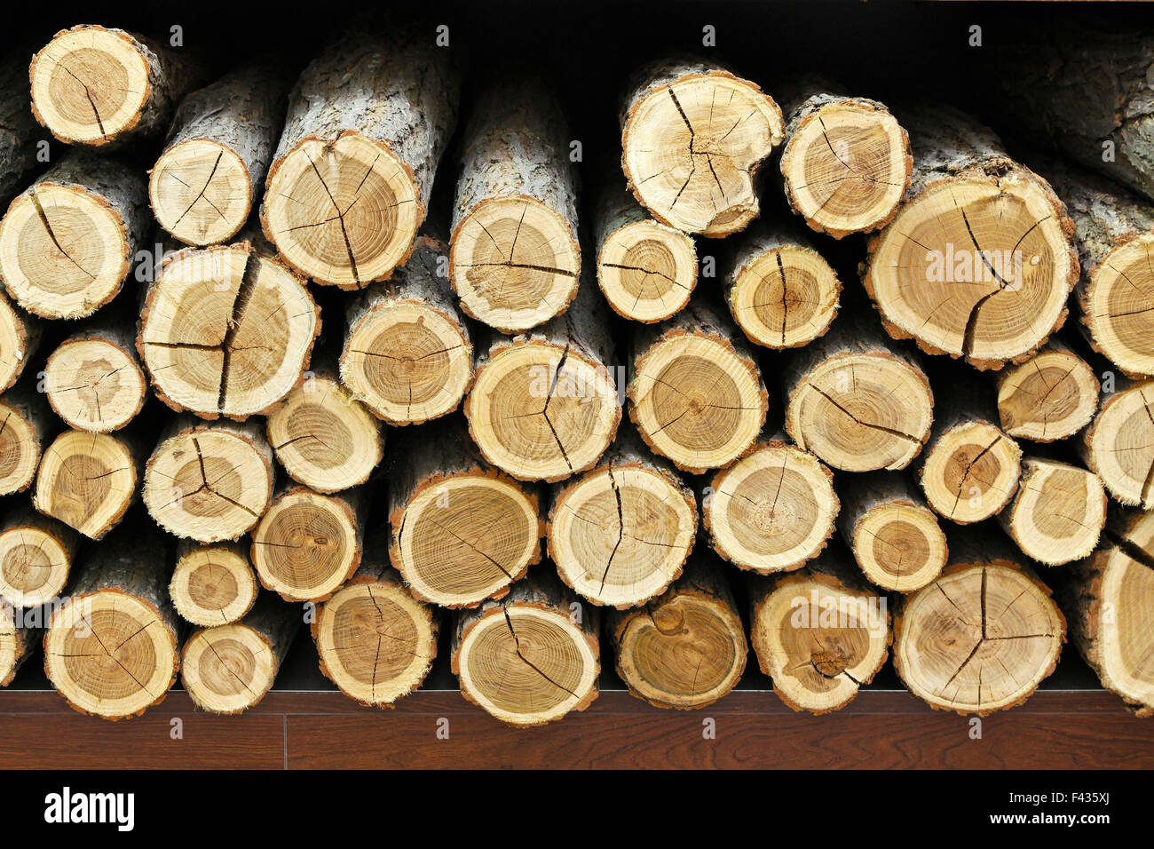 Grande catasta di legna da ardere logs Foto Stock