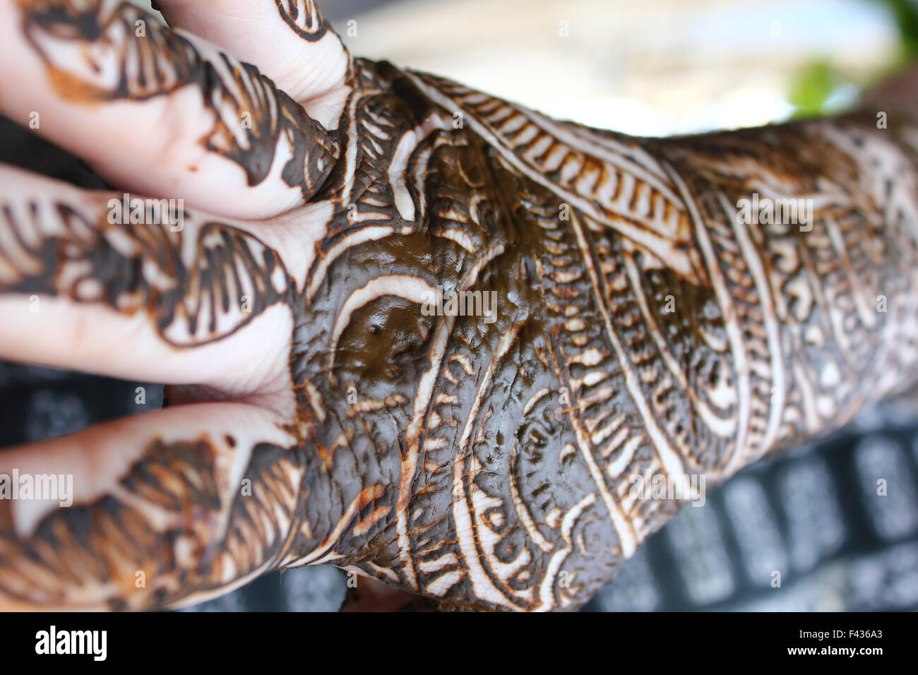 Henna è sulle mani Foto Stock