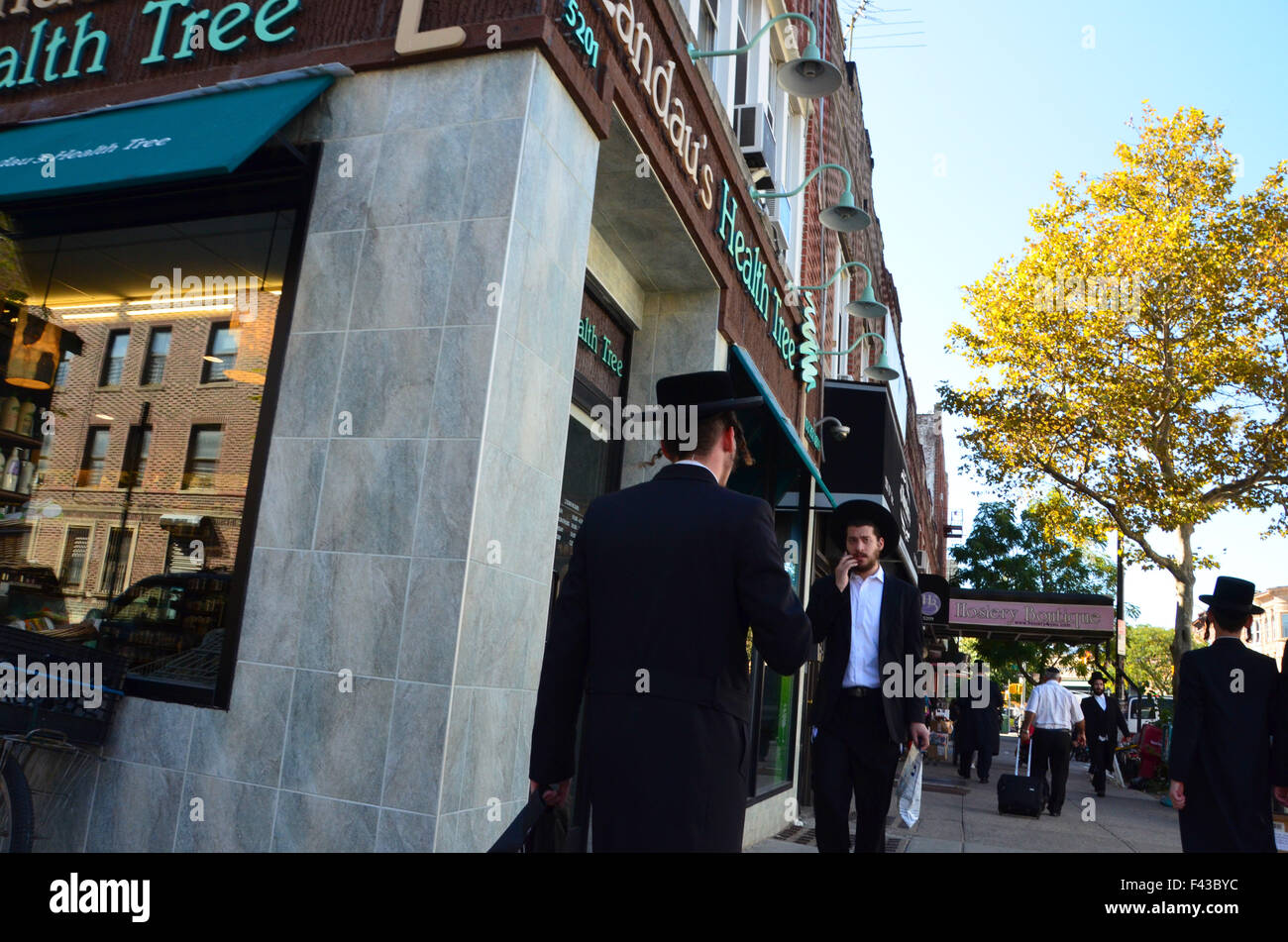 Hasidic vita ebraica in borough park brooklyn new york STATI UNITI D'AMERICA Foto Stock