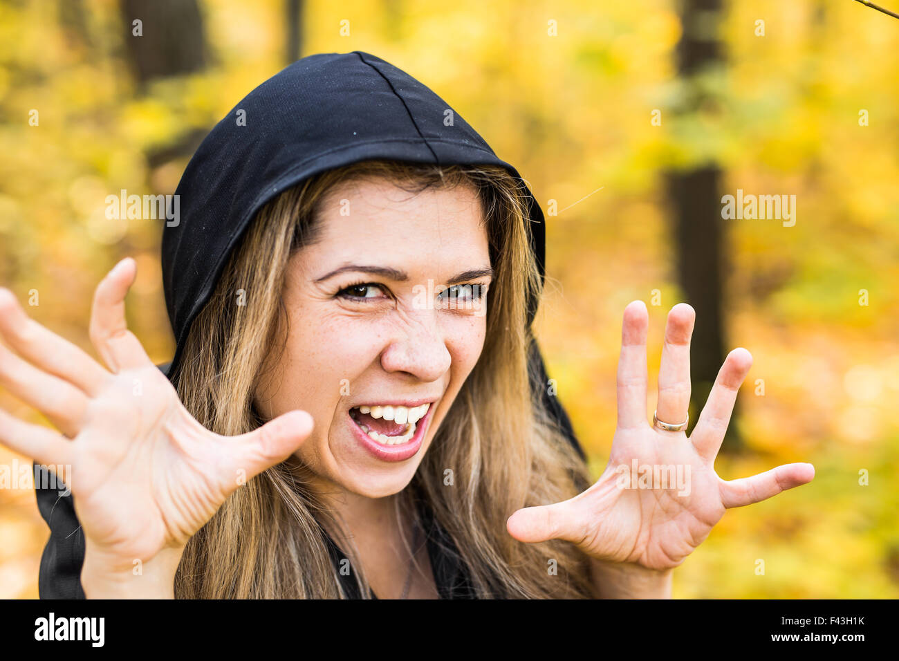 Arrabbiato strega. Spaventare Halloween Foto Stock