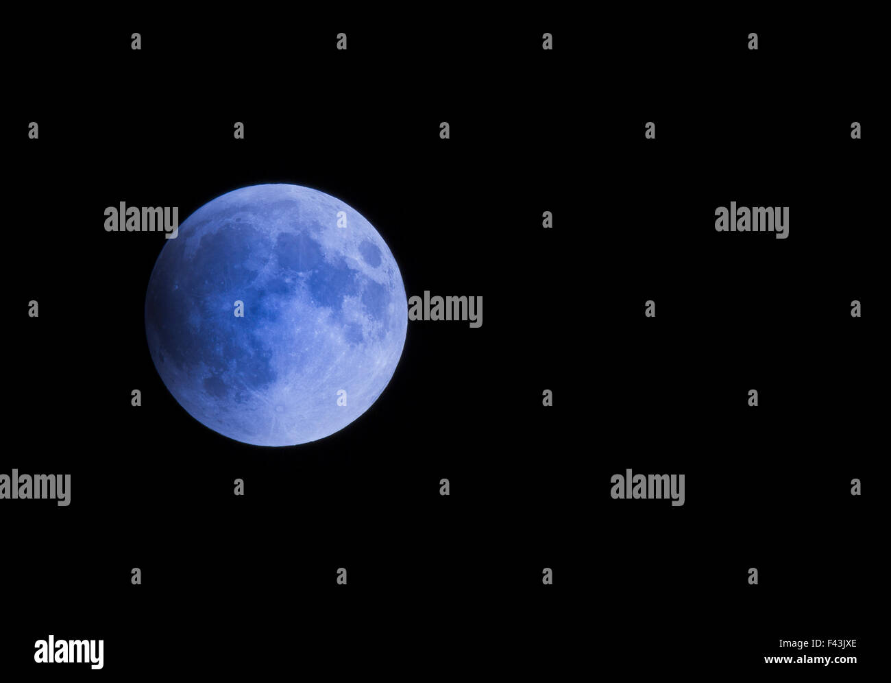 Il Blue Moon è un ulteriore luna piena che appare in un mese di calendario comune. Foto Stock