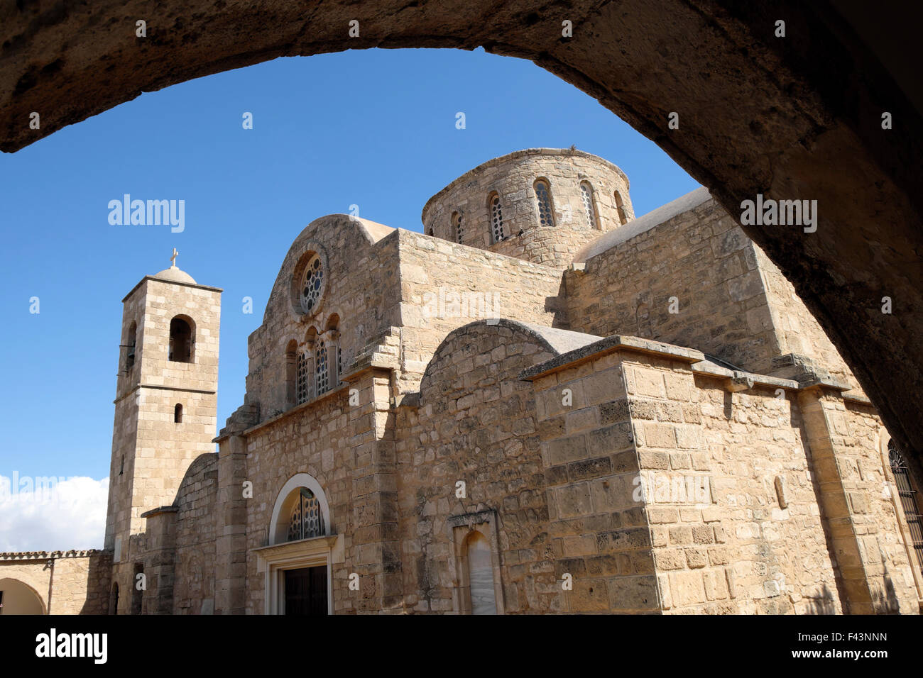 Vista dell'icona di San Barnaba e dell'esterno del monastero del Museo Archeologico a Salamis, Cipro Nord, KATHY DEWITT Foto Stock