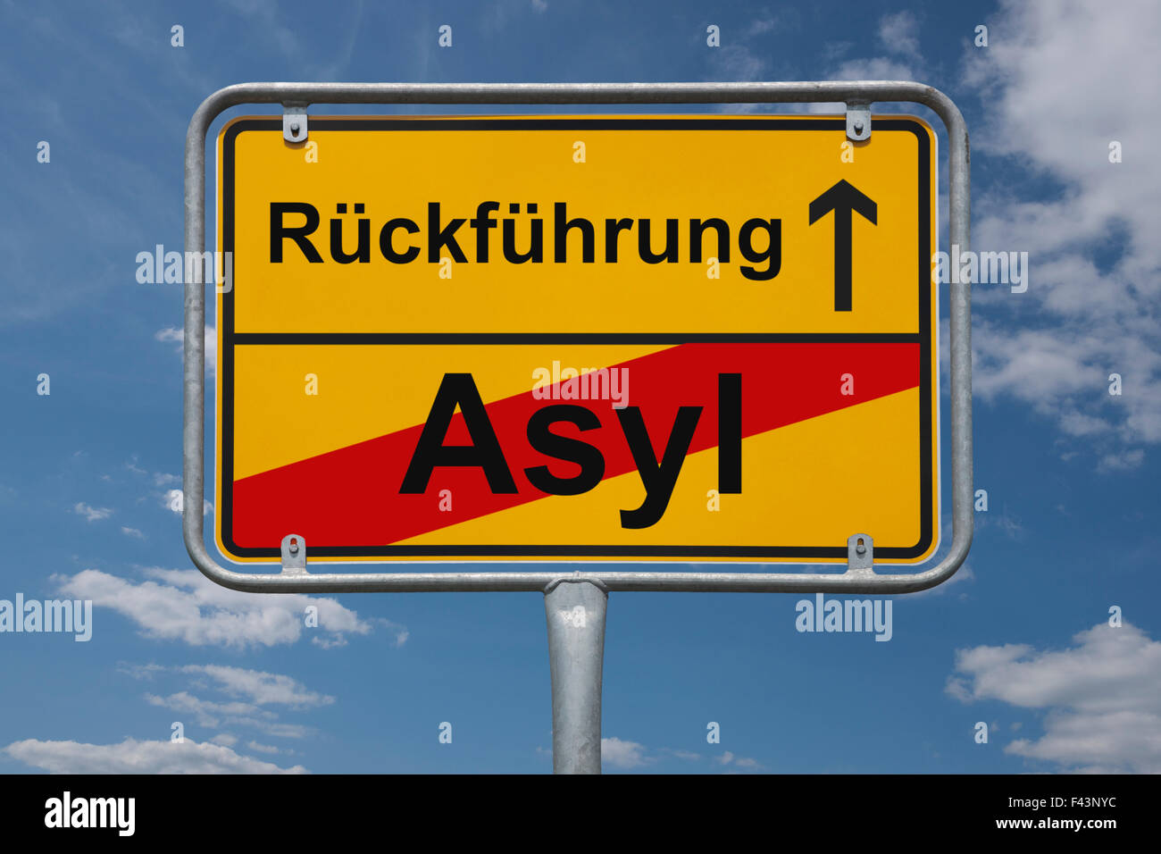 Segno di città della Germania, fine della città con la scritta Ende Asyl (fine dell'asilo), Beginn Rueckfuehrung (avviare le operazioni di rimpatrio) Foto Stock