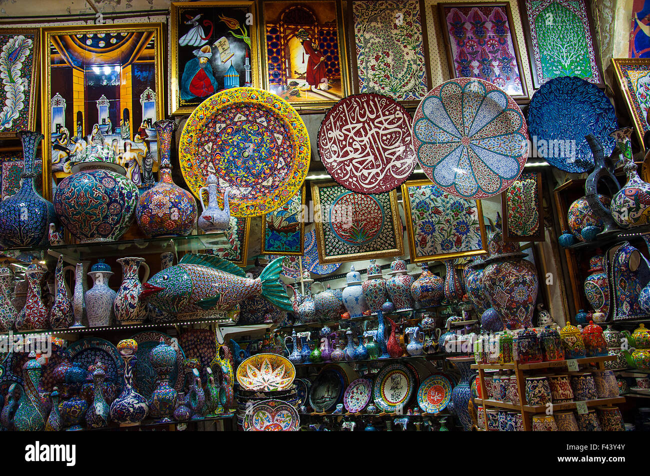 Ceramiche di Iznik nel Grand Bazaar, Istanbul, Turchia Foto Stock