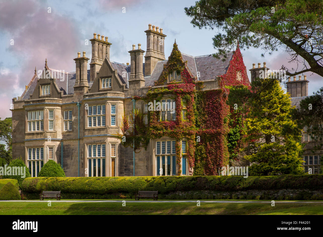 Giardino di Muckross House vicino a Killarney, nella contea di Kerry, Irlanda Foto Stock