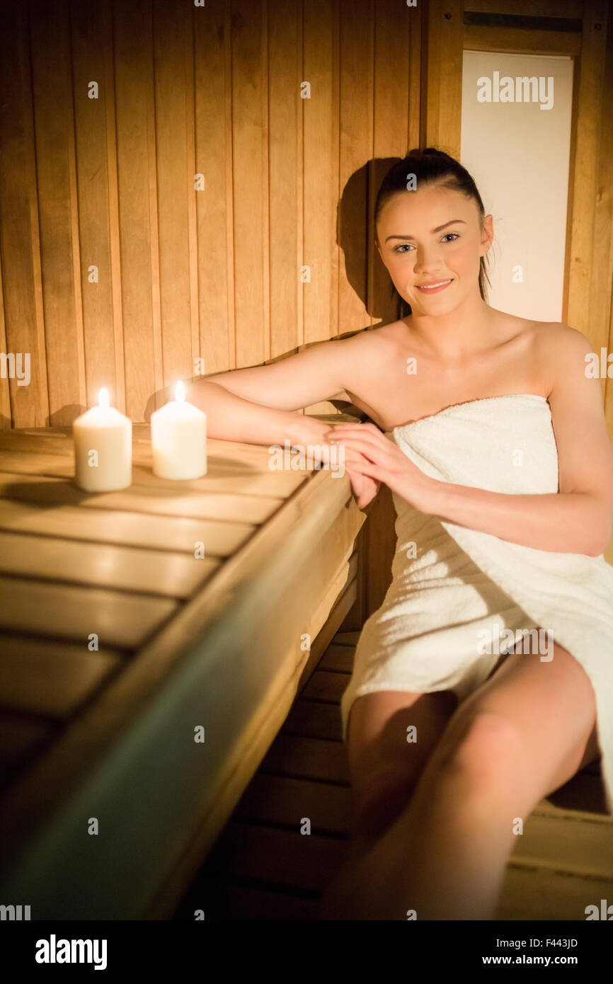 Pretty Woman il relax nella sauna Foto Stock