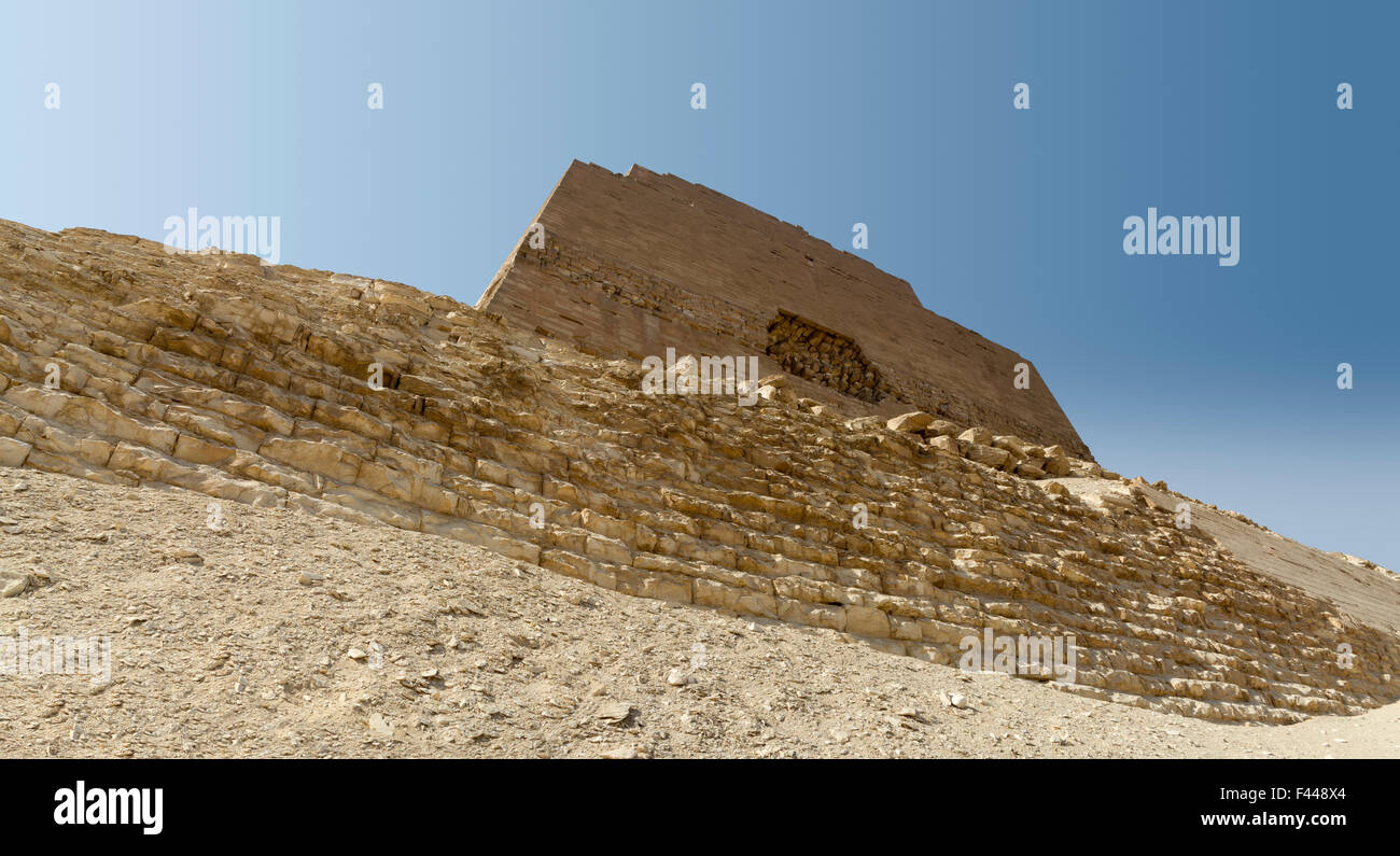 La piramide di Meidum conosciuta come 'crollato piramide di Meidum nei pressi del Fayoum, Valle del Nilo in Egitto. Foto Stock