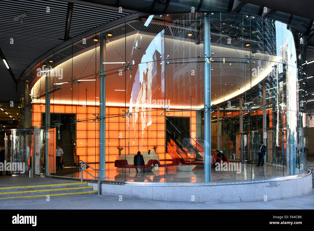 Edificio per uffici parete di luce cambia colore moderna facciata in vetro architettura Cannon Street Station riconvertire per parete blu vedi info aggiuntive pannello Foto Stock