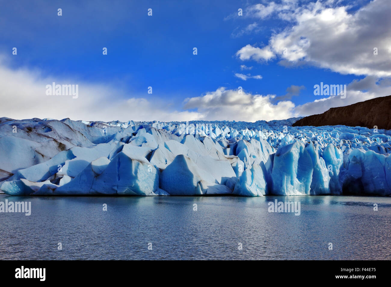 Il forte vento e il freddo sun Foto Stock
